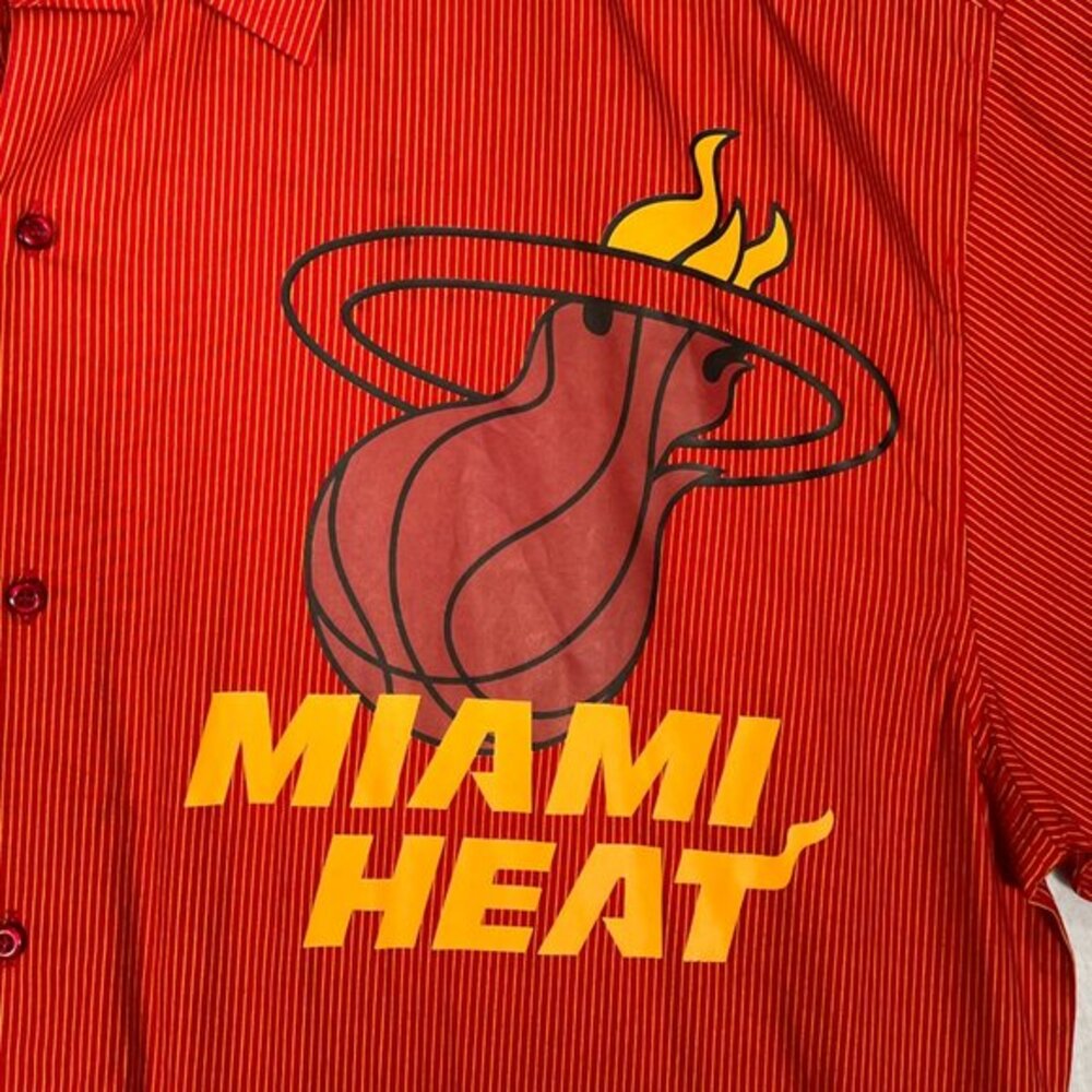 Miami Heat Shirt Mens XL Red Striped Short Sleeve Button Down Logo NBA‎ - Picture 2 of 10